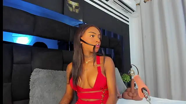 Snapshot of CahitlinBell chatting on 12/02/24, 08:44 CahitlinBell online show from 12/02/24, 08:44