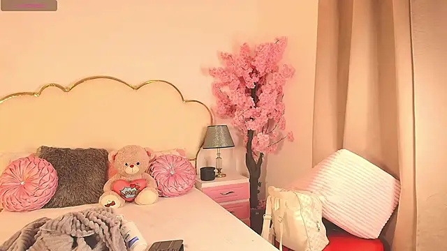 CahitlinBell online show from 04/17/26, 06:05