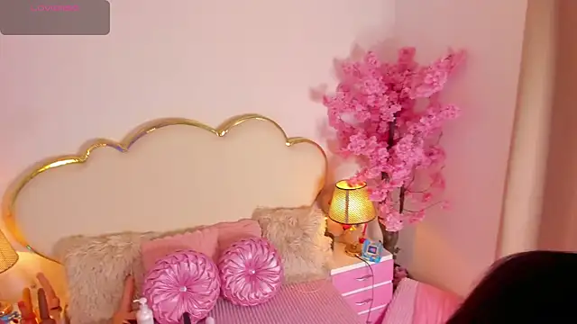 Snapshot of CahitlinBell chatting on 05/14/26, 06:09 CahitlinBell online show from 05/14/26, 06:09