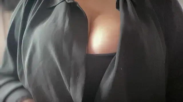 Snapshot of Linda_Vibes chatting on 05/15/26, 02:24 Linda Vibes online show from 05/15/26, 02:24