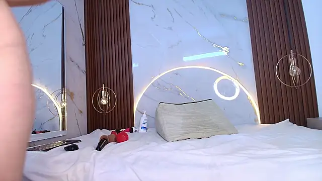 dahianthompson online show from 02/26/25, 01:11