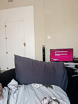 Snapshot of PerfectionBerrie chatting on 10/08/25, 10:13 PerfectionBerrie online show from 10/08/25, 10:13