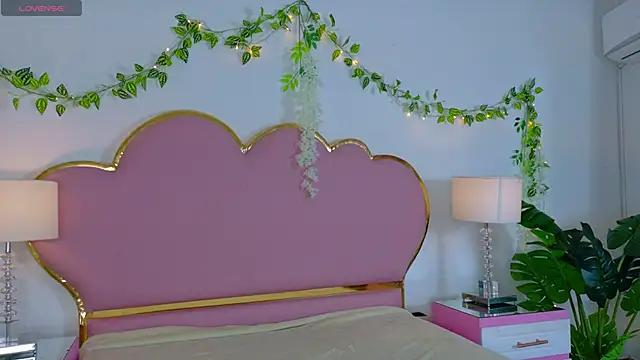 EmmaCrush online show from 10/23/25, 08:40