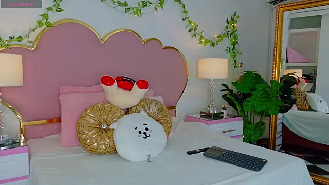 EmmaCrush online show from 11/12/25, 09:47