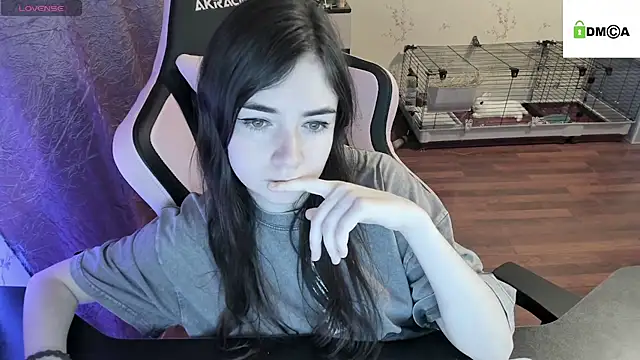 Snapshot of Crazy_forest_fairy chatting on 12/20/24, 02:19 Crazy forest fairy online show from 12/20/24, 02:19