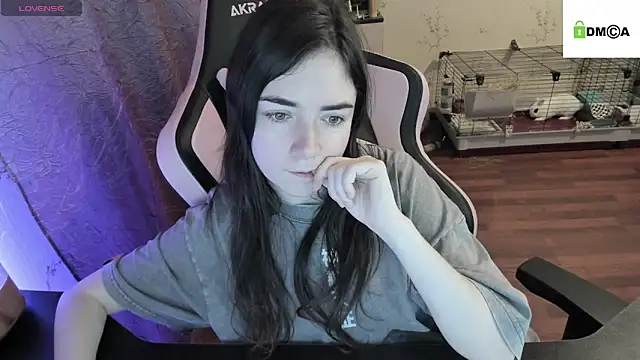 Snapshot of Crazy_forest_fairy chatting on 12/22/24, 04:28 Crazy forest fairy online show from 12/22/24, 04:28