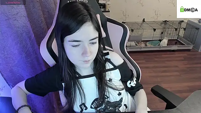 Snapshot of Crazy_forest_fairy chatting on 12/30/24, 12:00 Crazy forest fairy online show from 12/30/24, 12:00