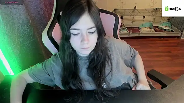 Snapshot of Crazy_forest_fairy chatting on 03/21/25, 02:39 Crazy forest fairy online show from 03/21/25, 02:39