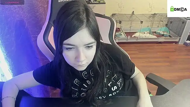 Snapshot of Crazy_forest_fairy chatting on 03/23/25, 03:32 Crazy forest fairy online show from 03/23/25, 03:32