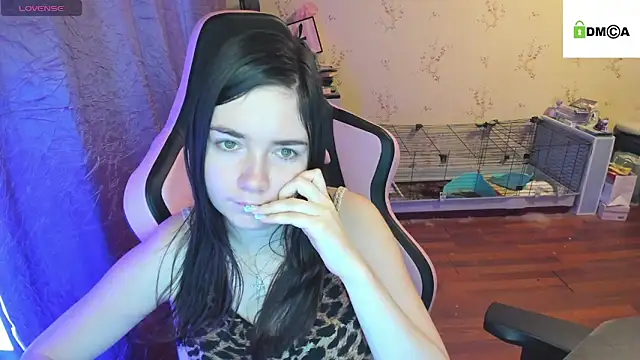 Snapshot of Crazy_forest_fairy chatting on 10/16/25, 04:57 Crazy forest fairy online show from 10/16/25, 04:57