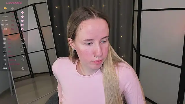 Snapshot of Cassie_Kelman chatting on 03/22/25, 03:20 Cassie Kelman online show from 03/22/25, 03:20