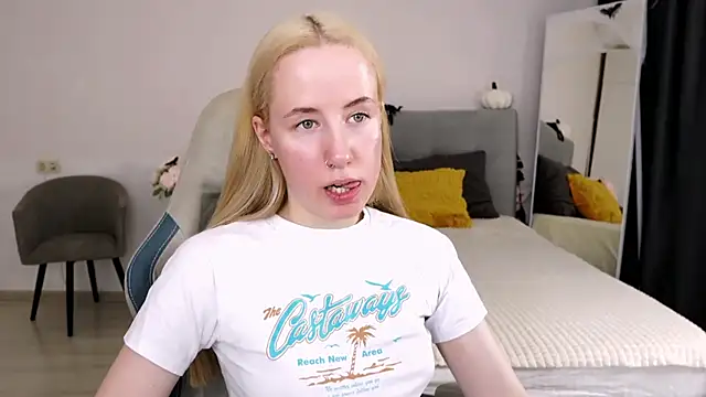 Snapshot of Cassie_Kelman chatting on 10/25/25, 09:31 Cassie Kelman online show from 10/25/25, 09:31