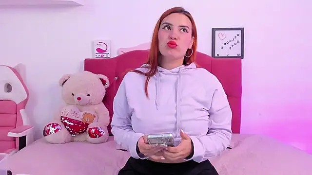 Snapshot of LucianaTomson chatting on 01/13/25, 10:35 LucianaTomson online show from 01/13/25, 10:35