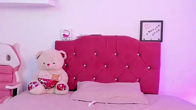 Snapshot of LucianaTomson chatting on 01/15/25, 10:57 LucianaTomson online show from 01/15/25, 10:57