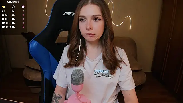 Snapshot of Kami_kam chatting on 03/06/25, 09:31 Kami kam online show from 03/06/25, 09:31