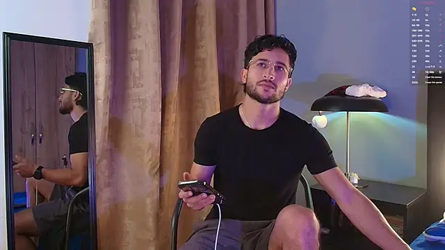 Snapshot of Valentinoford chatting on 12/22/25, 09:01 Valentinoford online show from 12/22/25, 09:01