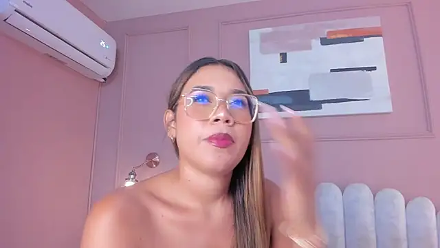 Snapshot of mara_brooks chatting on 03/05/25, 09:59 mara brooks online show from 03/05/25, 09:59