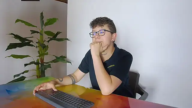 alex noa online show from 10/29/25, 07:26