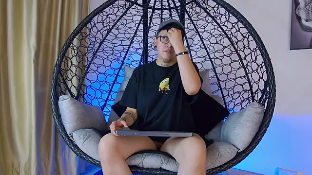 alex noa online show from 04/15/26, 06:37