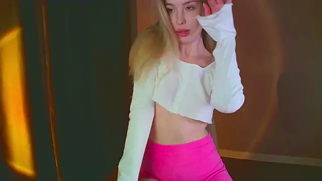 mia raspberrie online show from 12/14/24, 11:45