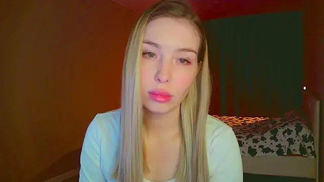 mia raspberrie online show from 02/06/25, 02:22