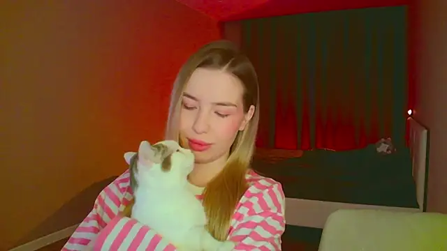 mia raspberrie online show from 03/01/25, 03:43