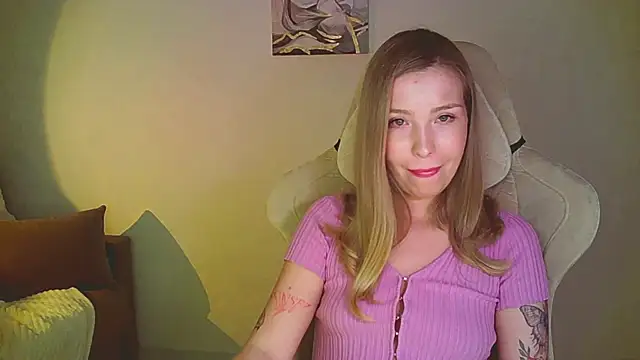 Snapshot of mia_raspberrie chatting on 06/22/26, 09:56 mia raspberrie online show from 06/22/26, 09:56