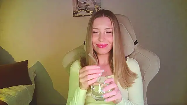 Snapshot of mia_raspberrie chatting on 06/29/26, 10:54 mia raspberrie online show from 06/29/26, 10:54