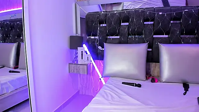 Snapshot of Charlotte_Myers chatting on 02/03/25, 02:45 Charlotte Myers online show from 02/03/25, 02:45