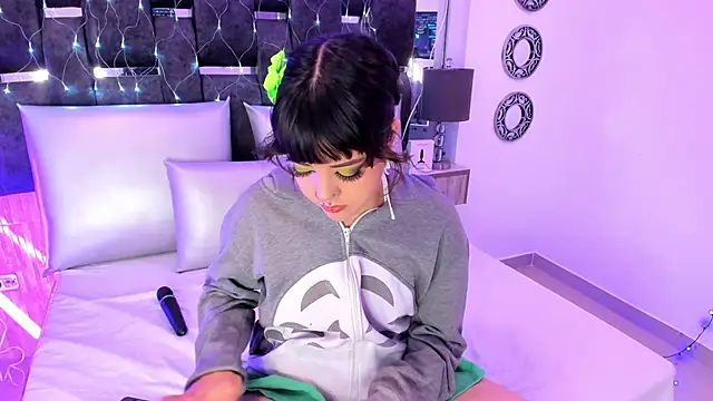 Snapshot of Charlotte_Myers chatting on 02/12/25, 03:05 Charlotte Myers online show from 02/12/25, 03:05