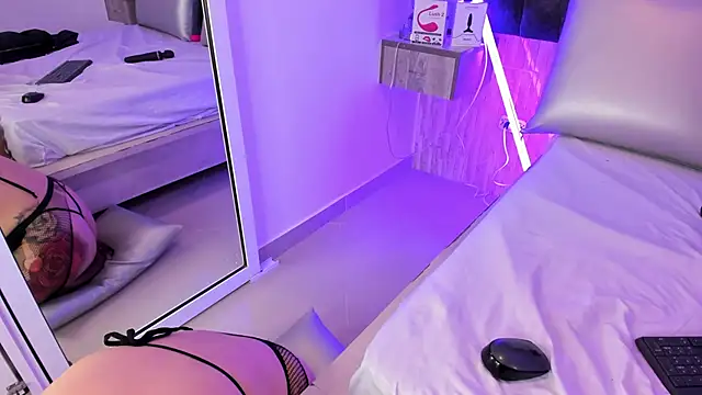 Snapshot of Charlotte_Myers chatting on 02/13/25, 05:44 Charlotte Myers online show from 02/13/25, 05:44