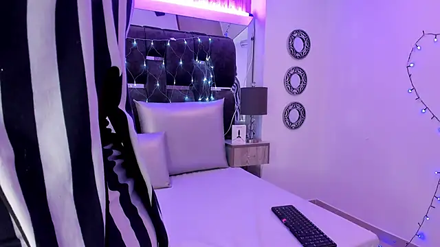 Snapshot of Charlotte_Myers chatting on 02/24/25, 11:43 Charlotte Myers online show from 02/24/25, 11:43