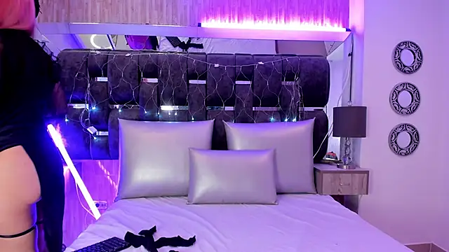 Snapshot of Charlotte_Myers chatting on 02/25/25, 12:03 Charlotte Myers online show from 02/25/25, 12:03