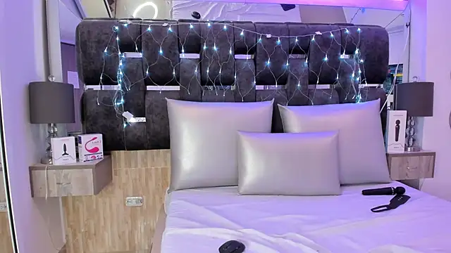 Snapshot of Charlotte_Myers chatting on 03/11/25, 04:07 Charlotte Myers online show from 03/11/25, 04:07