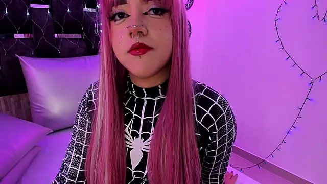 Snapshot of Charlotte_Myers chatting on 03/18/25, 02:37 Charlotte Myers online show from 03/18/25, 02:37