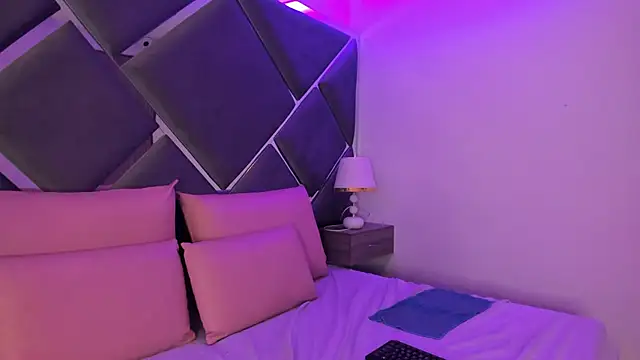 Snapshot of Charlotte_Myers chatting on 10/02/25, 07:43 Charlotte Myers online show from 10/02/25, 07:43