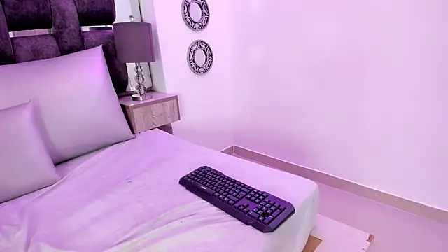 Snapshot of Charlotte_Myers chatting on 10/30/25, 07:25 Charlotte Myers online show from 10/30/25, 07:25