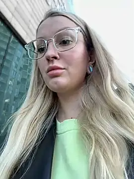 Teya moon  online show from 01/04/25, 10:38