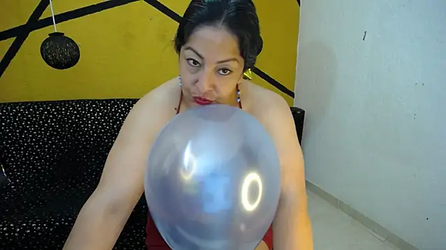 Snapshot of Catalina_JH chatting on 01/04/25, 07:02 Catalina JH online show from 01/04/25, 07:02