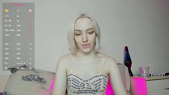 Snapshot of cheryl_mason chatting on 12/24/24, 04:11 cheryl mason online show from 12/24/24, 04:11