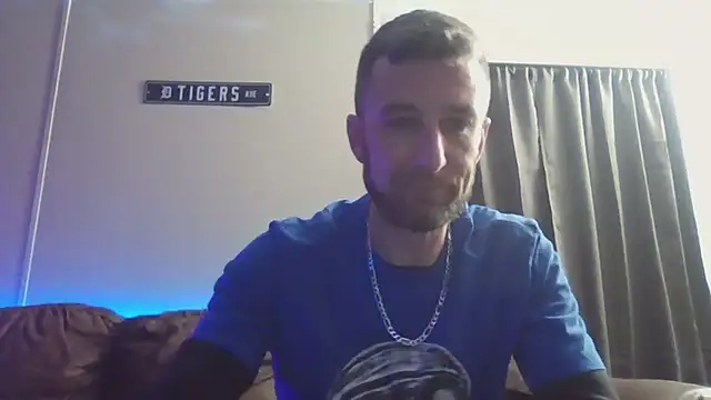 Snapshot of HungStud4You chatting on 02/27/25, 04:41 HungStud4You online show from 02/27/25, 04:41