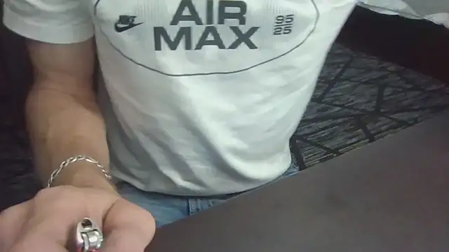 Snapshot of HungStud4You chatting on 10/01/25, 12:38 HungStud4You online show from 10/01/25, 12:38