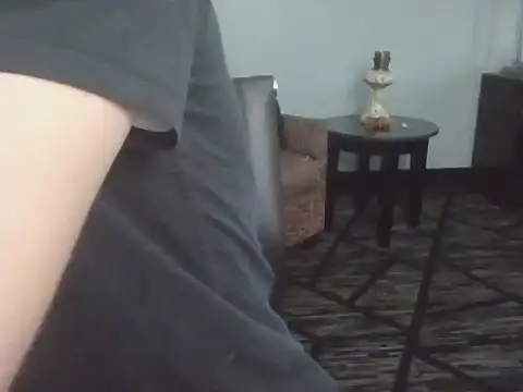 Snapshot of HungStud4You chatting on 11/06/25, 04:46 HungStud4You online show from 11/06/25, 04:46