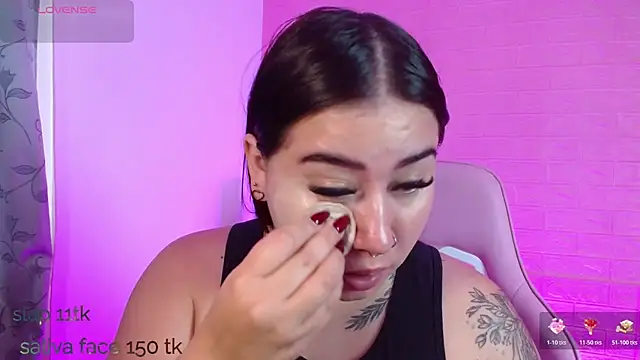 Snapshot of _hooly chatting on 10/28/25, 01:47 hooly online show from 10/28/25, 01:47