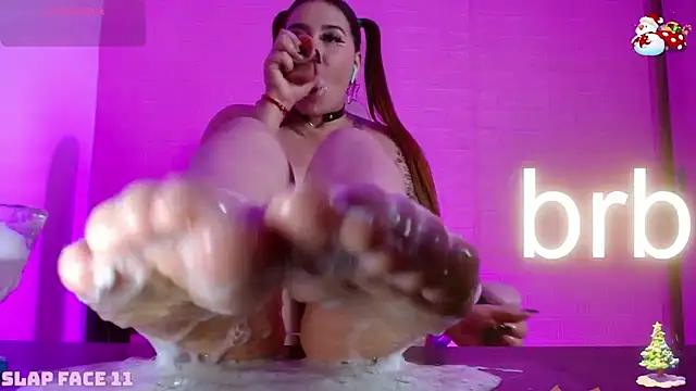 Snapshot of _hooly chatting on 01/08/26, 12:18 hooly online show from 01/08/26, 12:18