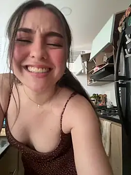 Snapshot of SofiMeza chatting on 01/15/25, 05:37 SofiMeza online show from 01/15/25, 05:37