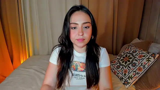 Snapshot of SofiMeza chatting on 02/08/25, 06:01 SofiMeza online show from 02/08/25, 06:01