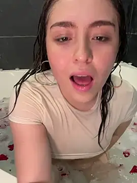 Snapshot of SofiMeza chatting on 02/14/25, 04:52 SofiMeza online show from 02/14/25, 04:52