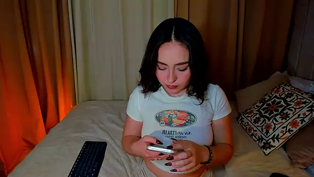 Snapshot of SofiMeza chatting on 02/21/25, 03:10 SofiMeza online show from 02/21/25, 03:10