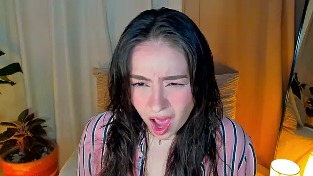 Snapshot of SofiMeza chatting on 03/11/25, 03:12 SofiMeza online show from 03/11/25, 03:12